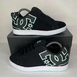DC Court Graffik negros logo delineado azul