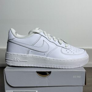 Nike Air Force 1 Low LE Triple Blanco