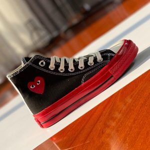 Converse Chuck Taylor Play ''Comme Des Garcons'' en bota negros suela roja