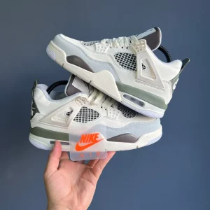 Nike Air Jordan Retro 4