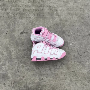 NIKE AIR MAX UTEMPO